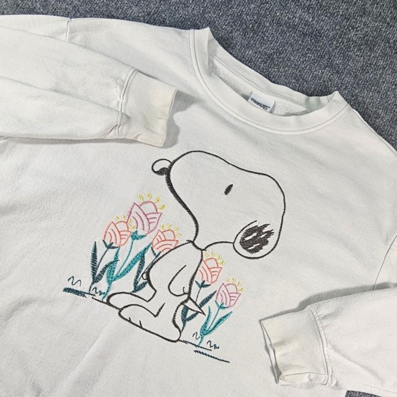Peanuts Tops - Peanuts Snoopy Embroidered Tulip Flower White Crewneck Sweatshirt Fleece Large L
